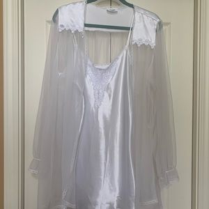 Beautiful white chemise with matching robe.